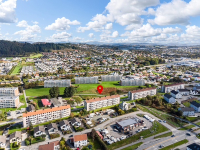 Flott 3-roms leilighet i 2. etasje med vestvendt terrasse - Lave omkostninger