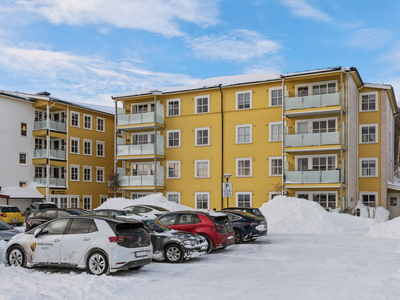 Flott 3 roms leilighet i 4. etg med heis og balkong på populære Engveien Senter. Søknadsfrist Torsdag 8/2-24