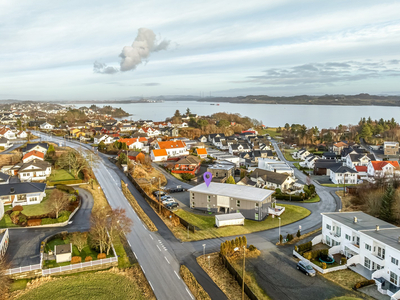 Flott leilighet i 2. etasje - 3 soverom - Fin utsikt - God planløsning - Attraktiv beliggenhet!