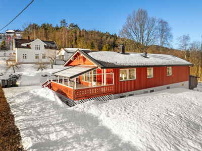 Holmsbu - Enebolig med pent opparbeidet tomt beliggende i landlige omgivelser - 3 soverom - Carport