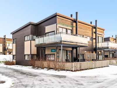 Moderne 3-roms i fra 2018 med solrik terrasse | Garasjeplass | Fin beliggenhet nær turområder og sjøen. Ny Pris!