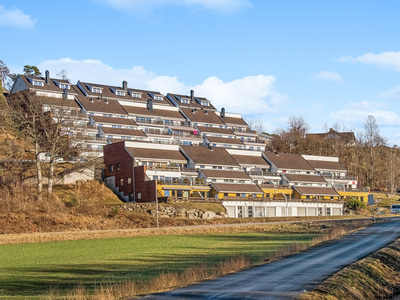 3-roms selveierleilighet | Balkong på ca. 15 m² | Flott utsikt og gode solforhold | Veletablert område