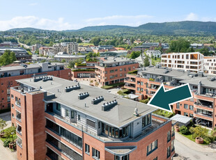 Toppleilighet med vestvendt takterrasse på ca 75 m² med kveldssol og utsikt| Garasjeplass| Oppgraderingsbehov