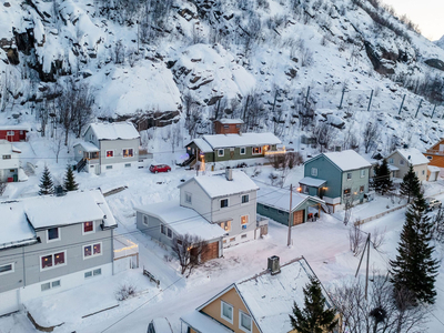 ØKSFJORD - familievennlig enebolig med sentral beliggenhet og flott utsikt