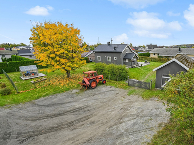 Enebolig med ca. 2 mål tomt på Ekornrud| Garasje og anneks | Inngjerdet hage | Gårdsplass m/plass til lastebilparkering!