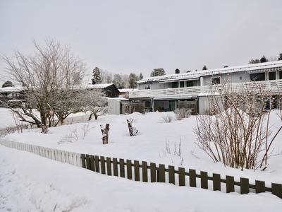 Greverud - rekkehusleilighet 4-roms -endeleilighet 95 m2- stor terrasse og inngjerdet hage. Garasjeplass.