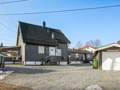 Enebolig i kjede over 3 plan, garasjeplass, hage og terrasse - meget barnevennlig beliggenhet på Skedsmokorset!