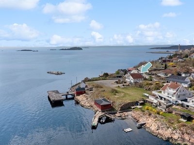 Enebolig med fantastisk beliggenhet | Kun 40 meter fra Oslofjorden og med panoramautsikt | Integrert garasje