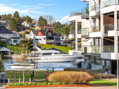 Husøy Havn - Drømmeleilighet i vannkanten | Svært påkostet | 2 p-plasser | Fantastisk utsikt, lys- og solforhold