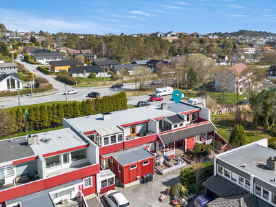 Rekkehus i Texasbyen med 3 soverom - Fri og luftig endebeliggenhet! - Skjermet terrasse - Garasjeplass