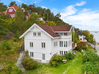 Åros - Unik og klassisk enebolig - 22m fra fjorden - Egen brygge - Fantastisk utsikt - Ingen boplikt - IG på nytt anneks