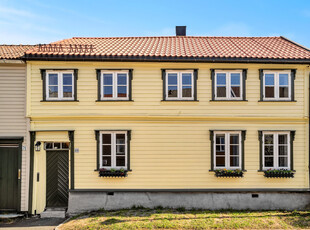 Innholdsrik enebolig med attraktiv beliggenhet |2 Hybler | 181 BRA | Stor hage med privat terrasse | Sjelden anledning