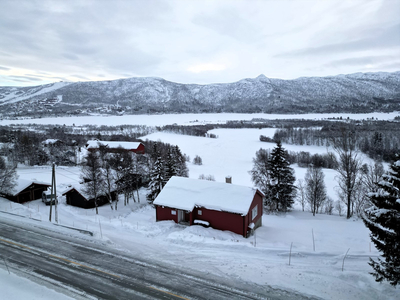 Enebolig beliggende ca. 2 km vest for Geilo I Gangvei til sentrum I Frittstående garasje, uthus og drivhus I