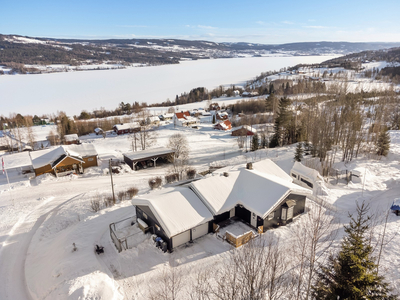 NY PRIS! Romslig enebolig med garasje - Nytt bad 2017 - Stor terrasse - Rolig og barnevennlig - Flott utsikt!