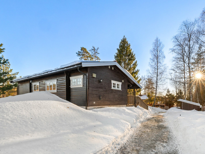 Skjermet enebolig med stor naturtomt i naturskjønne omgivelser (tilbygget 2000/2016) | Garasje | Anneks | Grill/uteboder