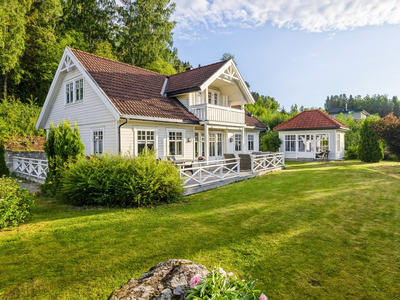 Spennende og fin familiebolig på Minka. 4 soverom. Dobbelgarasje.