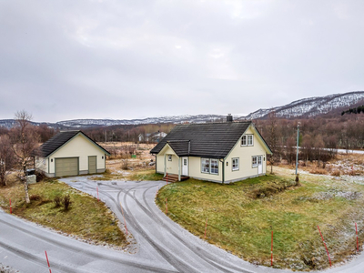 Enebolig på Sletta | Garasje | 4 soverom | Sauna | 3 mål tomt