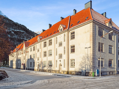 ODDA SENTRUM| Oppusset 2-roms leilighet i Murboligen - svært sentral beliggenhet og felles parkeringsplass!