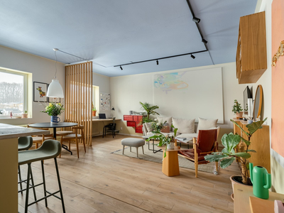 Lekker 2-roms leilighet med balkong og utsikt over vakker kolonihage - Heltre eikegulv - Fyring & VV inkl.