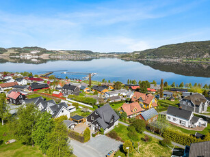 Enebolig i et etablert og barnevennlig boligfelt. Kjøkken fra 2020.