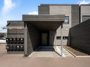 Nytt og stilrent enderekkehus fra 2018 med svært god standard I Carport I Takterrasse I Kort vei til off. kom