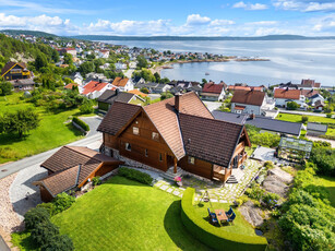 Stor enebolig på fantastisk beliggende tomt med panoramautsikt over Oslofjorden og Tofte