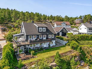 Stor og innholdsrik enebolig med utleiedel på Mariås - 6 Sov - Flere uteplasser - Fantastisk utsikt - Dobbel garasje