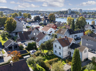 Hel 2-mannsbolig i attraktivt boligstrøk på Osebakken. Renoveringsobjekt.