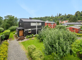 Hyggelig 1/2 part av tomannsbolig i barnevennlige omgivelser på Billingstad i blindvei. Solrik og usjenert hage.Garasje