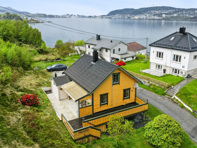 Idyllisk eiendom i naturskjønne omgivelser | Terrasse | Sjøutsikt | Perfekt som enebolig eller hytte!