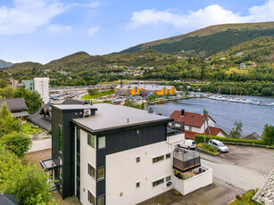 Lys og fin eierleilighet fra 2009 | Heisadkomst og garasjeplass | Altan m/ sol og flott utsikt | Like ved Øyrane og tog