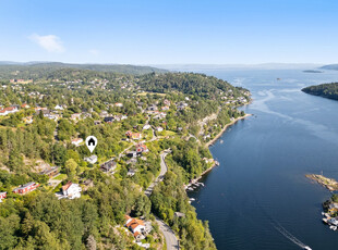 Sjarmerende liten enebolig beliggende med fantastisk utsikt over Oslofjorden