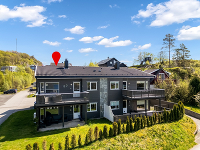 Meget flott 4-roms leilighet på Høygård med carport.