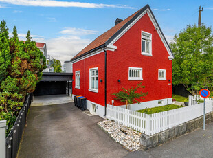 Koselig enebolig med meget sentral beliggenhet på Torstrand - Carport - Utestue