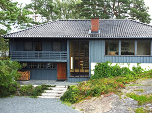 STILFULL VILLA PÅ STOR NATURTOMT, EN IDYLLISK LANDSBY 30 MIN. FRA OSLO MED TOG.