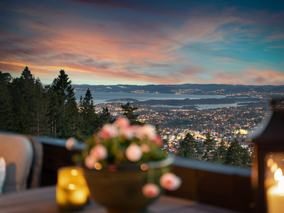 Delikat frontleilighet m/panorama utsikt|Solrik terrasse 23m2|Heis fra garasjen|2 bad|2 garasjepl.m/lader|Ski in-ski out