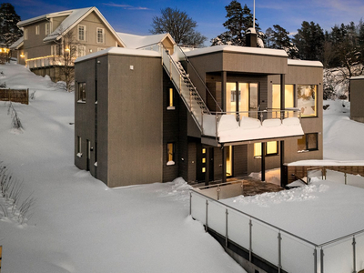 Drøbak - Ny enebolig med stor takterrasse og fantastisk utsikt over fjorden - Dobbelgarasje - Tilrettelagt for hybel