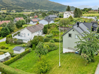 Innholdsrik bolig med flott hage og gode solforhold