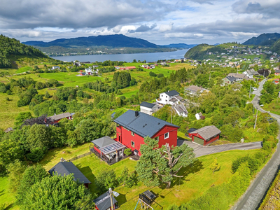 Innholdsrik eiendom | Naturskjønt med nydelig utsikt | Svært gode solforhold