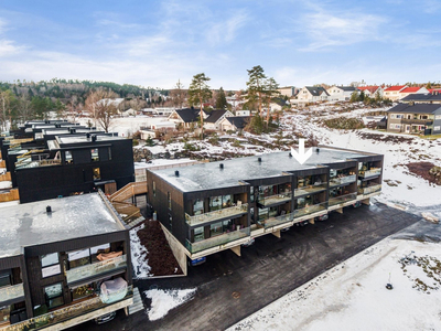 Mjærutsikten. Tiltalende 3 roms eierleilighet i 2. etasje | Carport med elbillader | Solrikt