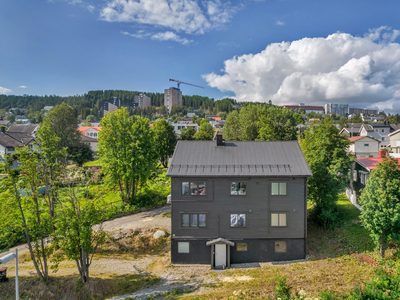 Hel tomannsbolig med svært gode leieinntekter mellom Sentrum og UNN/UiT!