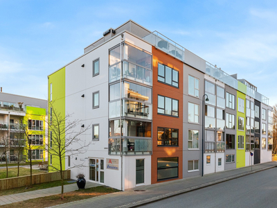 Pen selveierleilighet på 72 kvm BRA i moderne bygg fra 2014, 2 soverom, innglasset balkong, heis, garasjeplass