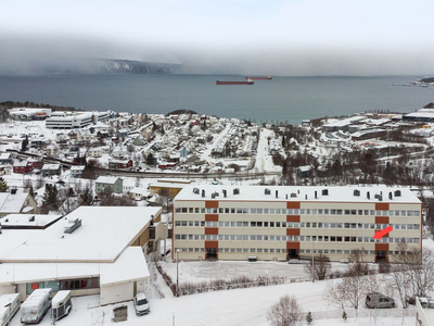 VISN TIRS 23.01 V/PÅMELDING- Leilighet i 2. etasje i populært borettslag - ett soverom, eget vaskerom og nydelig utsikt