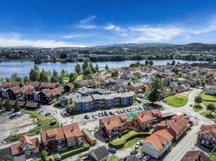 Lys, romslig (117 m2) og innholdsrik selveier - Nær Bakkestranda - 2 soverom - God planløsning - Pplass