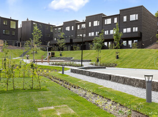 Edelløv, nær Asker sentrum - Nytt enderekkehus i barnevennlige omgivelser med balkong, terrasse og garasjeplass.