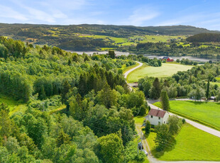 Enebolig i naturskjønne omgivelser | Romslig tomt | Gode solforhold | Renoveringsbehov