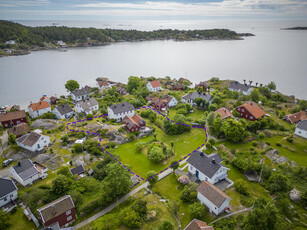 Herskapelig småbruk nær sjøen i vakker sørlandsidyll på Narestø - Arendal