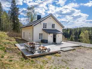 TRYSIL - Sjarmerende bolig ved Trysilelva i Sør-Trysil. Nytt kjøkken og bad.