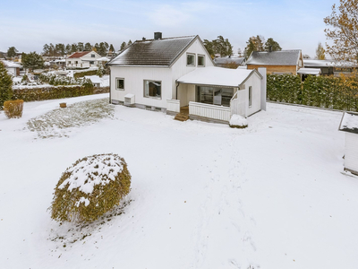 Enebolig med 3 soverom og 2 bad | Rolig og barnevennlig område | Kort gange til skole og barnehage - 28 min til Oslo S