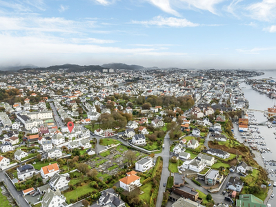 Haugesund- Asalvik/ Hauge vest - Særpreget og unik enebolig med beste beliggenhet.